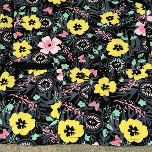 Scrubfinity‎ Performx Scrub Top - Picture 2 of 4